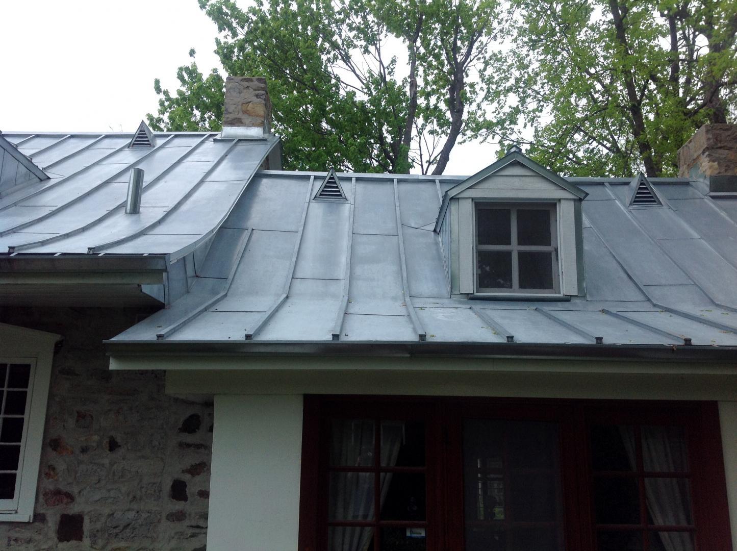 Installation toiture métallique Montréal Laval Terrebonne